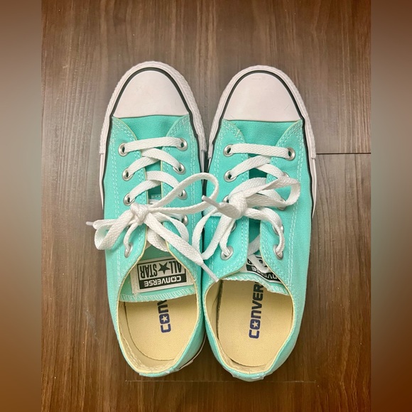 Electric Aqua Converse Chuck Taylor Low-Tops (Great Condition)! Size 6 - Picture 2 of 4